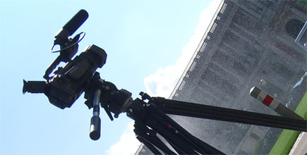 Filmkamera vor der Wiener Hofburg (Foto: Wolfgang Tischer)